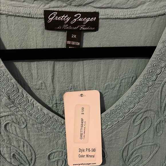 Green Relaxed Ruffled 3/4 Sleeve Tunic - Picture 4 of 6